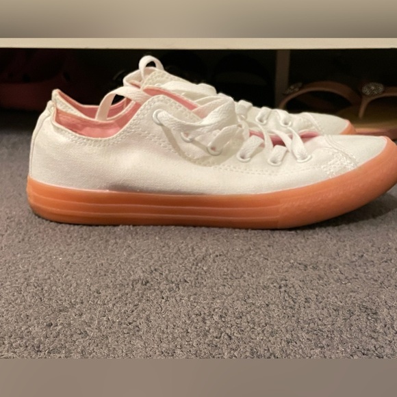 SOLD Women’s’ Converse Sneakers - Picture 8 of 15